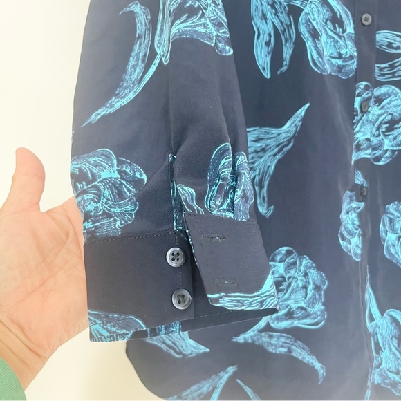 Susan Graver Blouse Mature Womens Blue Floral Button Front Long Sleeve Top Sz 8 - Picture 4 of 8